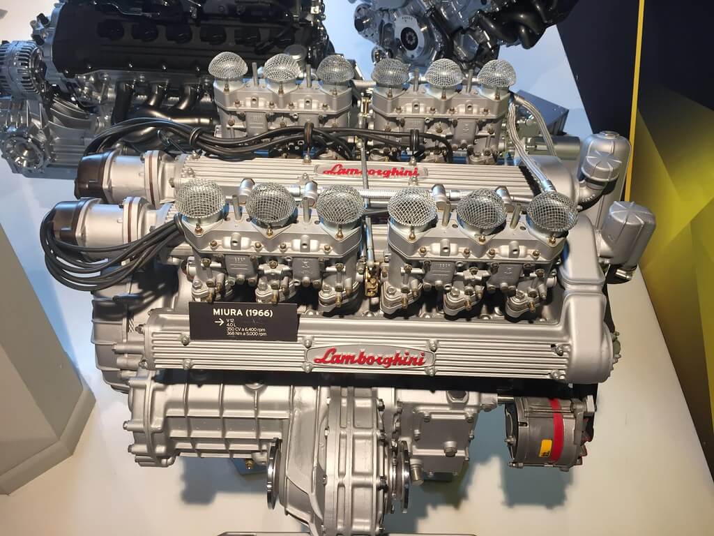 Lamborghini Miura motor V12 de 3.9 litros