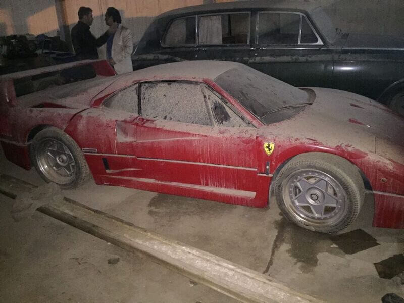 Ferrari F40 abandonado en japon