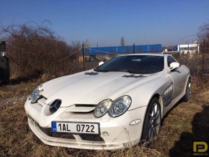 Mercedes-Benz SLR McLaren abandonado