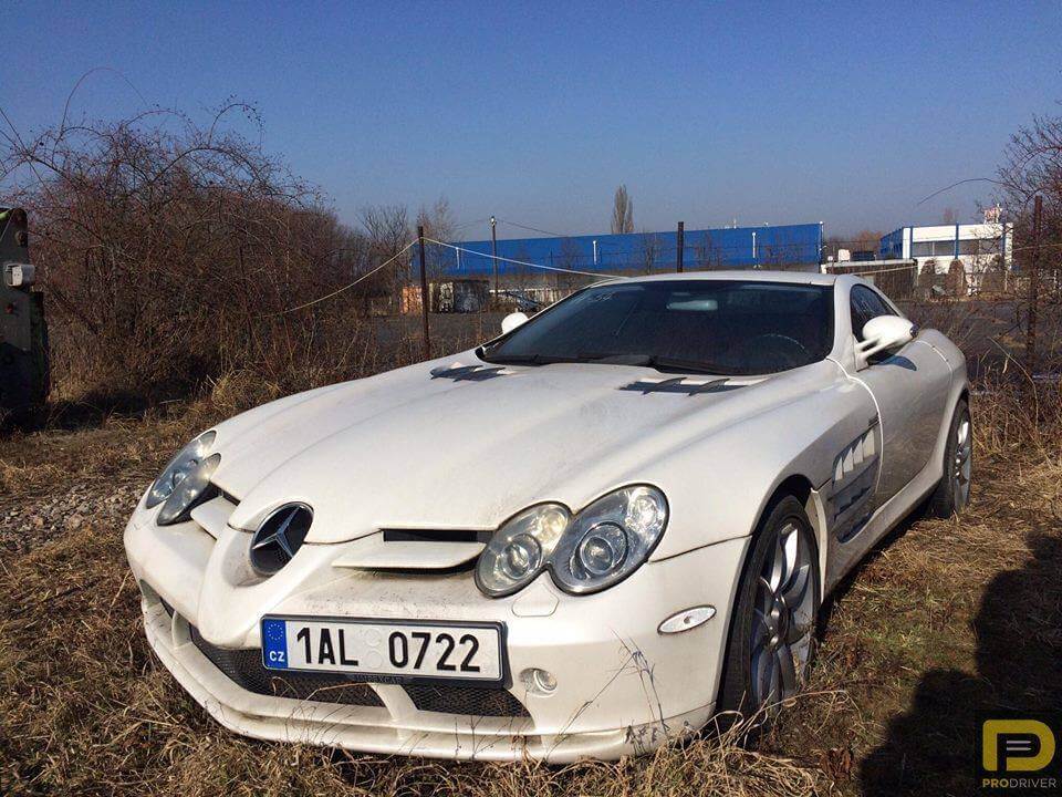 Mercedes-Benz SLR McLaren abandonado