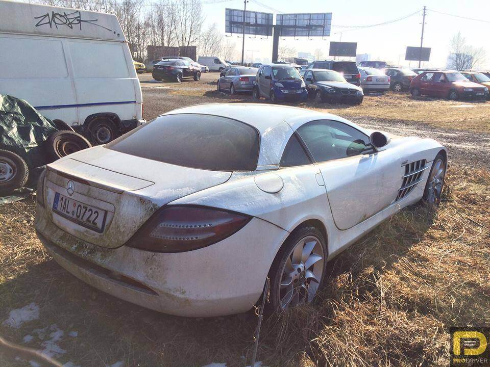 Mercedes-Benz SLR McLaren abandonado